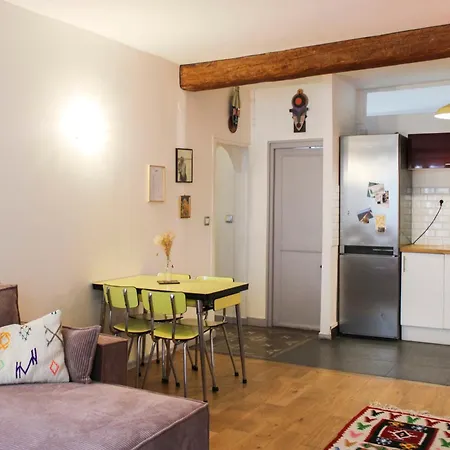 Charming Parisian Just Steps From Montmartre