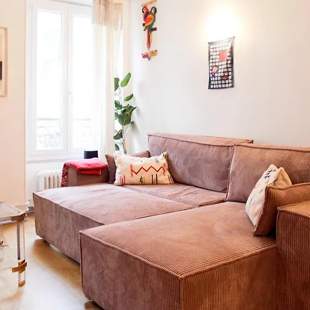 Charming Parisian Just Steps From Montmartre Apartment *