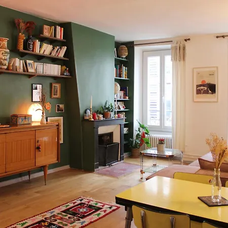 Charming Parisian Just Steps From Montmartre *