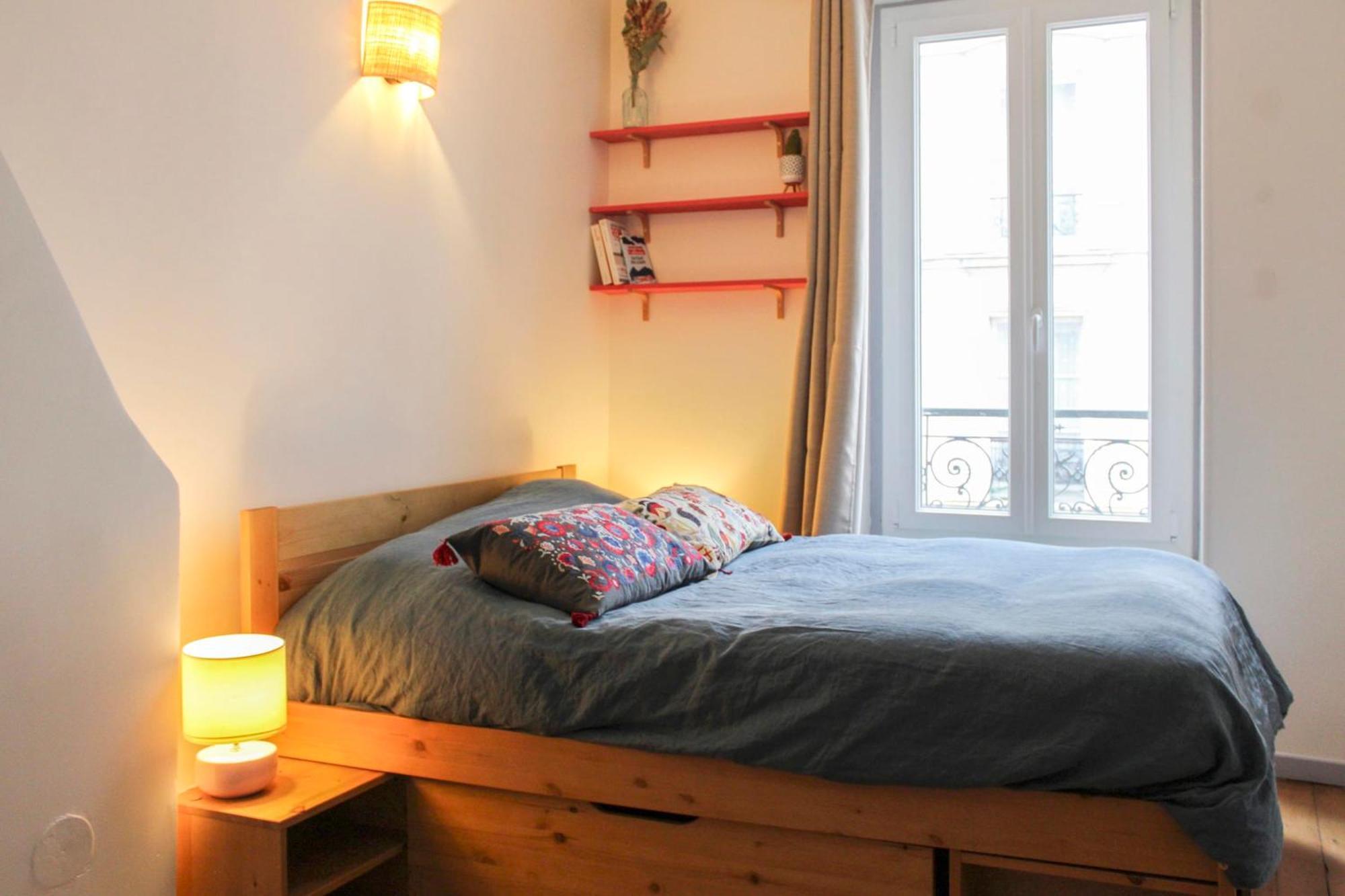 Charming Parisian Just Steps From Montmartre Appartamento Parigi